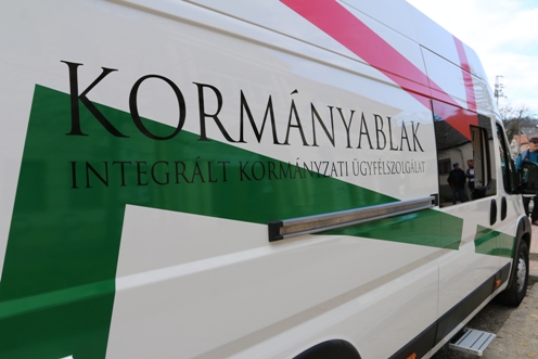 kormanyablak